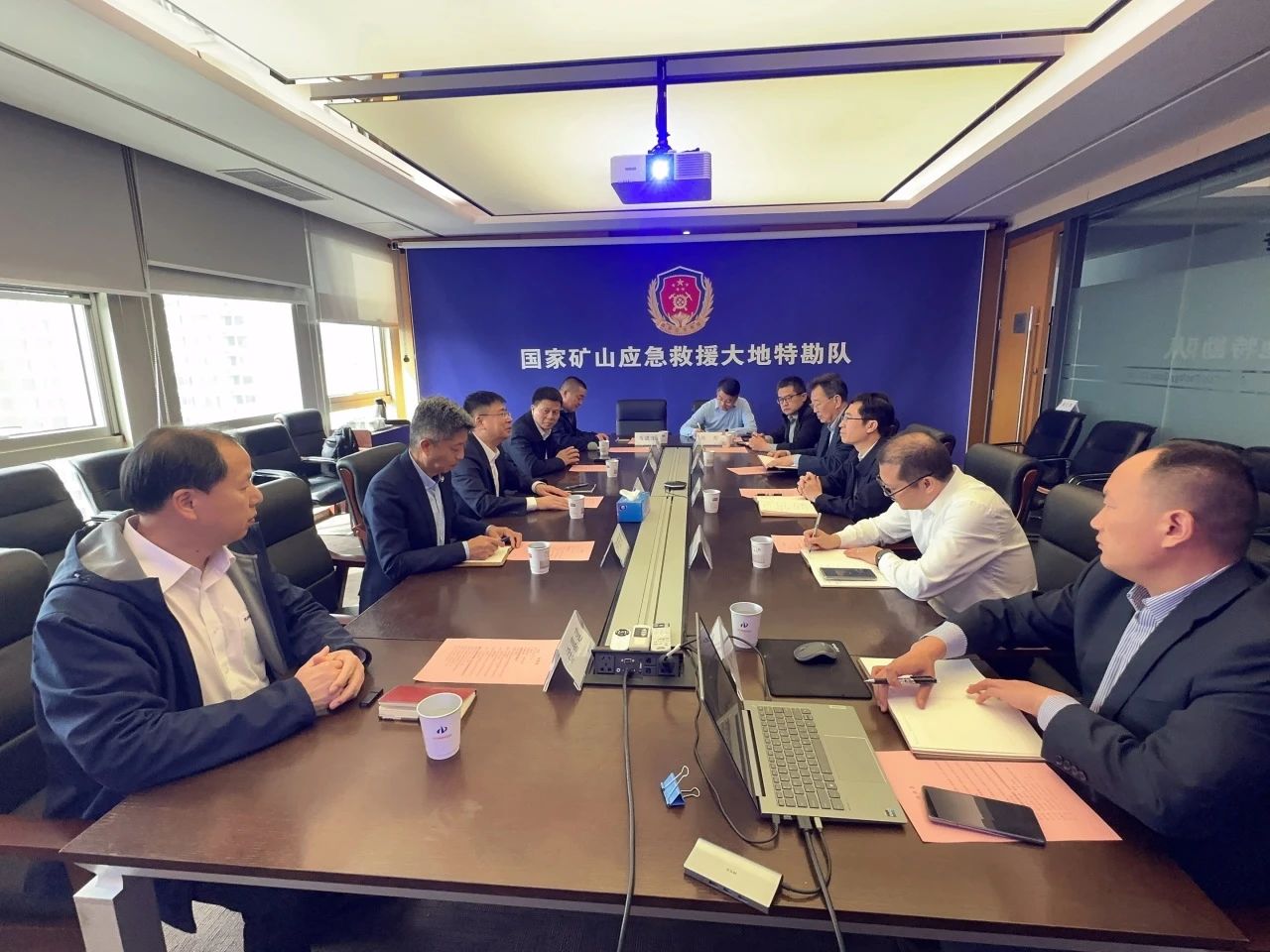 山河智能董事長(zhǎng)付向東帶隊(duì)拜訪中煤地質(zhì)總局、大地特勘公司