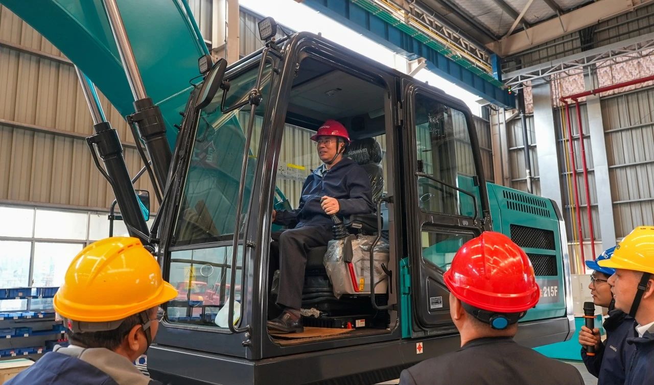 聚焦市場需求，山河智能三款精品工程液壓挖掘機成功下線